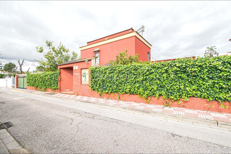 Foto e22a0f37-8e8b-48e4-90c8-ba05f6e8c177. Xalet amb aparcament piscina a Las Almenas Tomares