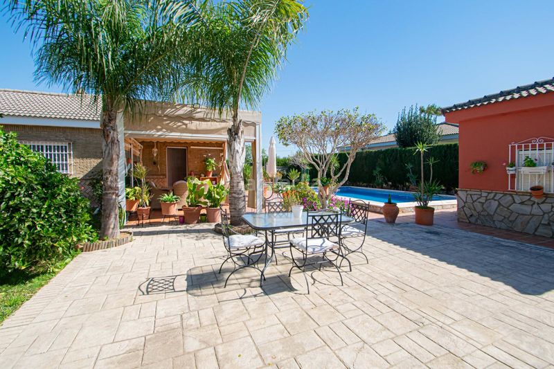 Foto 304b5877-205e-47e8-a04b-e58d7968e884. Xalet amb aparcament piscina a Rinconada (La)