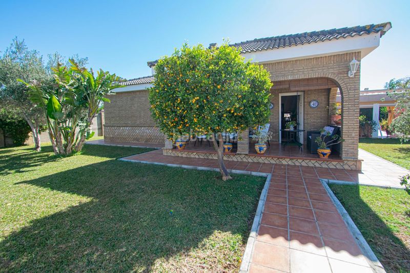 Foto 3695c74f-afb8-43b0-9236-0d844f4e1eb2. Xalet amb aparcament piscina a Rinconada (La)