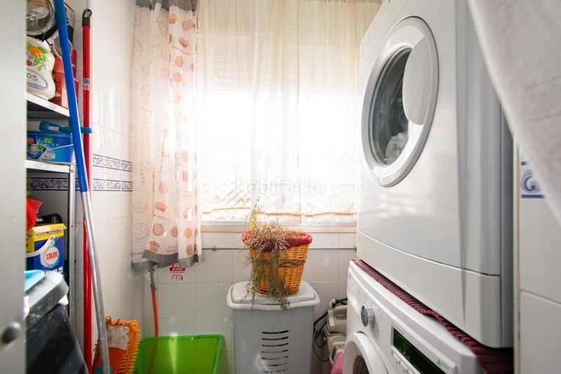 Foto f3056e0f-6a61-4240-b6b5-505b649c5111. Pis amb aparcament a colores - entreparques Sevilla