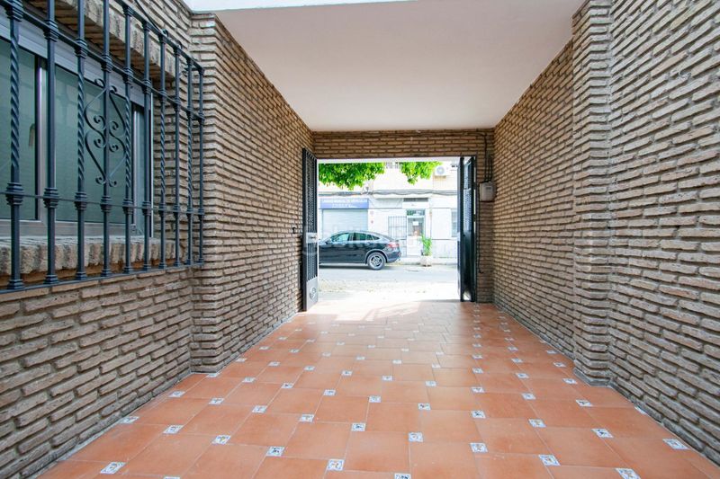Foto 10120b33-8e39-4a32-a662-1bfd89ac820d. Casa amb calefacció aparcament a Barrio del Nervión Sevilla