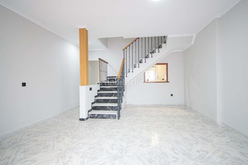 Foto 21e35b4c-f53b-4e74-a4c1-b8d4e7639d42. Casa amb calefacció aparcament a Barrio del Nervión Sevilla