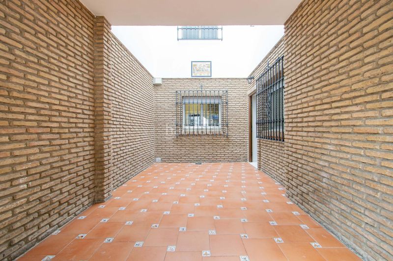 Foto 23486d80-e5b4-411c-b91e-fb2510c06b82. Casa amb calefacció aparcament a Barrio del Nervión Sevilla