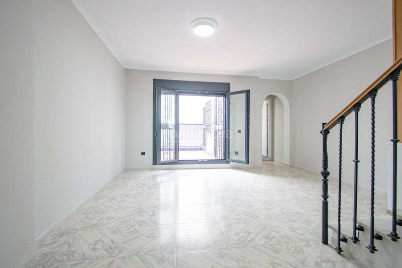 Foto 240d15a4-1160-46b2-bcdd-9a7c9da09aa3. Casa amb calefacció aparcament a Barrio del Nervión Sevilla