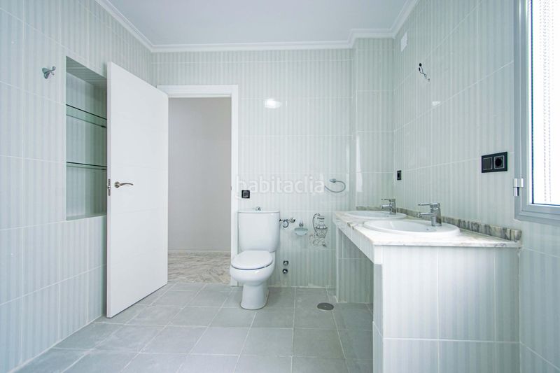 Foto 4f2634ce-40ee-47de-b91e-9296a70ce688. Casa amb aparcament a Barrio del Nervión Sevilla