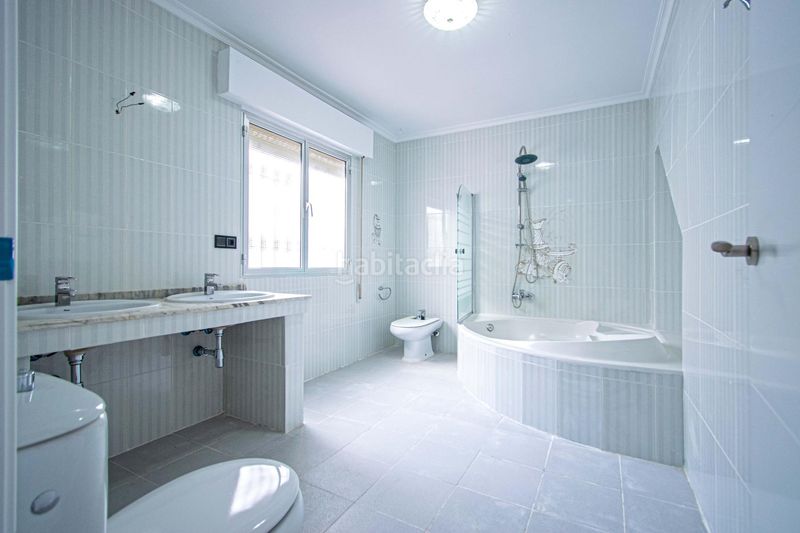 Foto 67f64564-e2bf-4781-afa8-ca1b86a552c4. Casa amb aparcament a Barrio del Nervión Sevilla