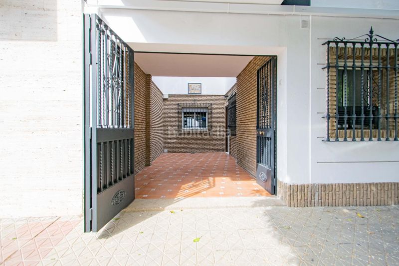 Foto 769c84d3-e681-4742-8509-38f7f0d0f2c4. Casa amb aparcament a Barrio del Nervión Sevilla