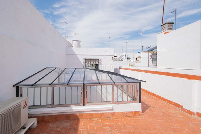 Foto 83d5bddc-4da4-4ed9-8113-49979318f5a0. Casa amb calefacció aparcament a Barrio del Nervión Sevilla