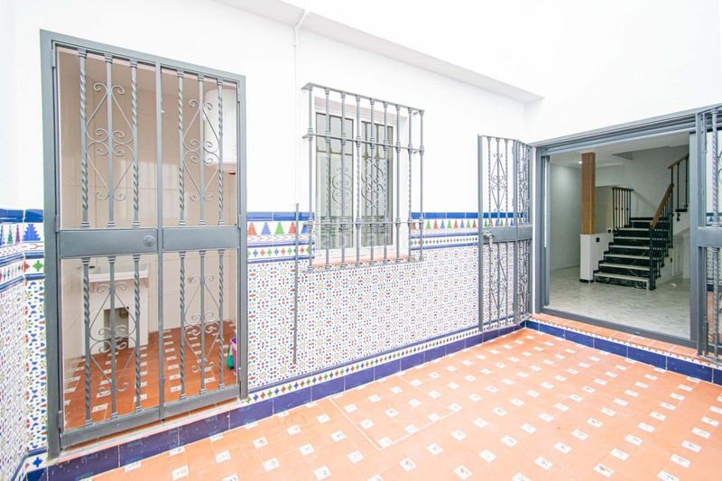 Foto 964aa907-99c2-4f37-91e3-06972c80a5e3. Casa amb calefacció aparcament a Barrio del Nervión Sevilla