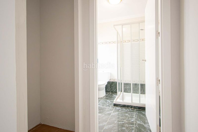 Foto c2e5ea46-e33e-4c7d-976f-656a7331ec9d. Casa amb aparcament a Barrio del Nervión Sevilla