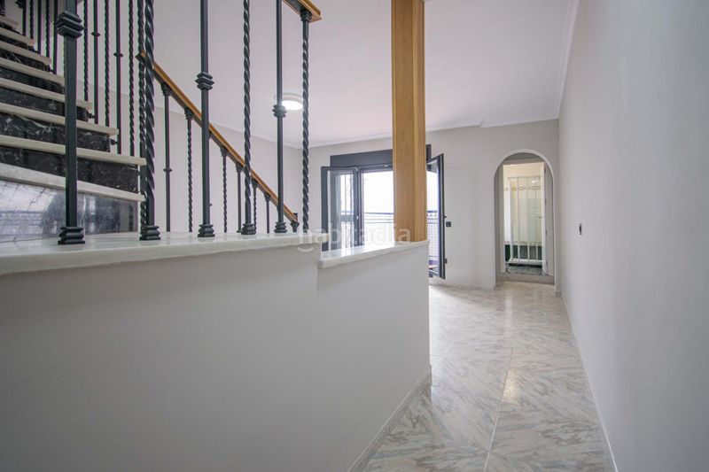 Foto c908246d-7d77-4d95-9d43-eb31b02565ae. Casa amb calefacció aparcament a Barrio del Nervión Sevilla