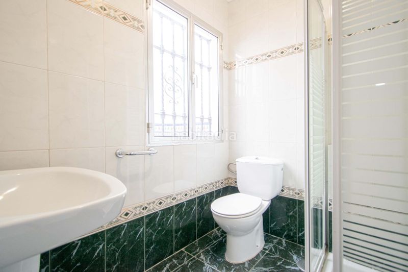 Foto cbe1a791-19d0-4450-a65c-c48b6b9bed24. Casa amb aparcament a Barrio del Nervión Sevilla