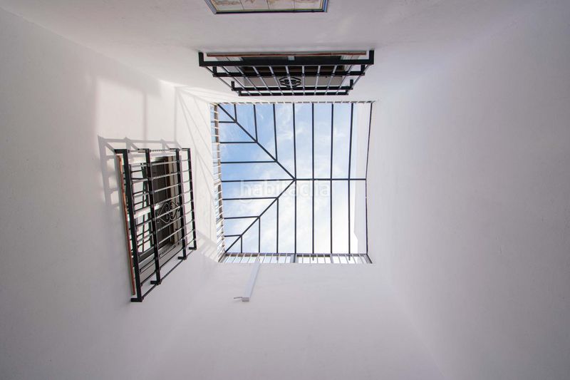 Foto d9b6b669-255b-4fe5-bf82-d461ac492a66. Casa amb calefacció aparcament a Barrio del Nervión Sevilla