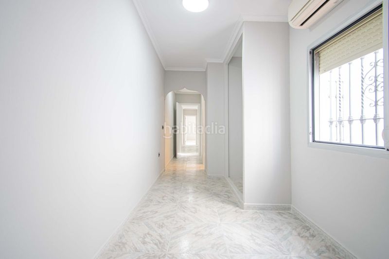 Foto e6fef7ed-b821-4d51-ae98-efd6e1f77507. Casa amb calefacció aparcament a Barrio del Nervión Sevilla