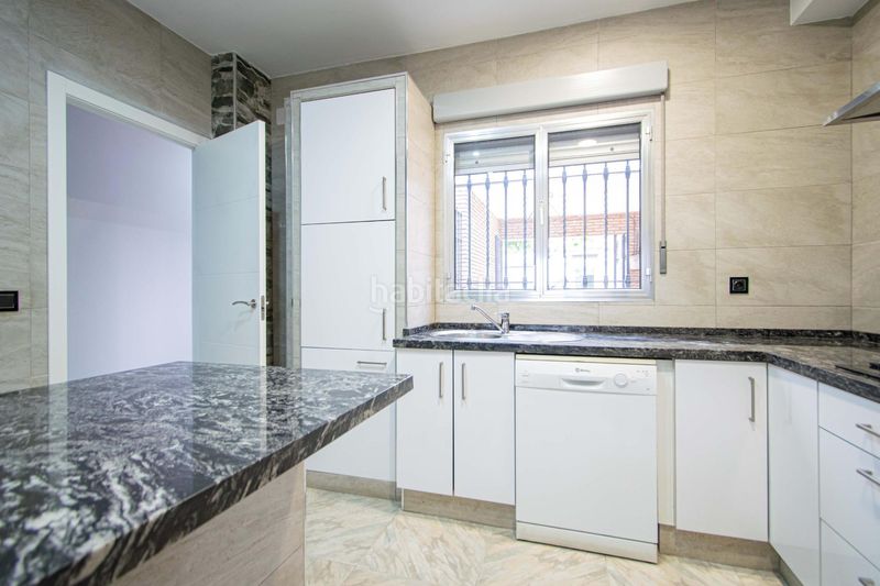 Foto f49216e9-602e-472b-9743-5f6ea2842294. Casa amb calefacció aparcament a Barrio del Nervión Sevilla