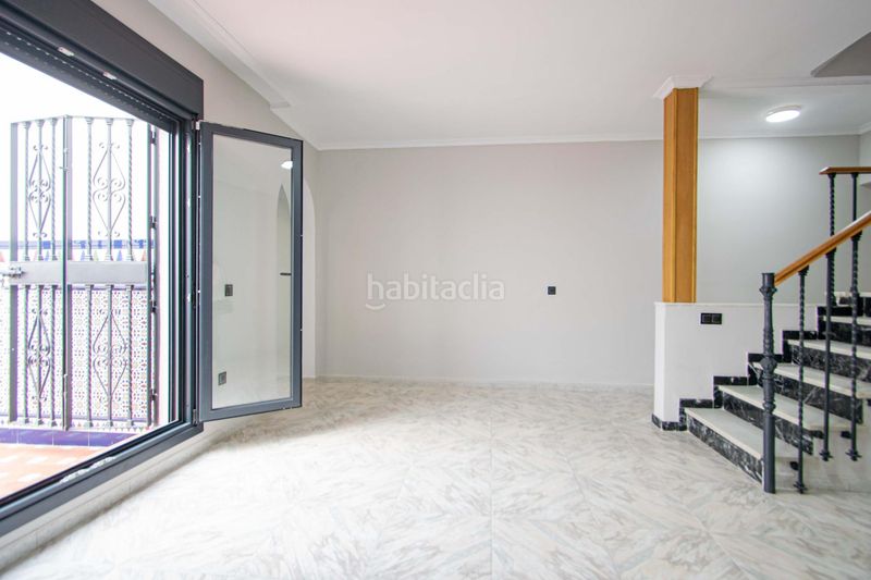 Foto fbb20a8e-b994-4acf-a3a2-01953c8353b9. Casa amb calefacció aparcament a Barrio del Nervión Sevilla