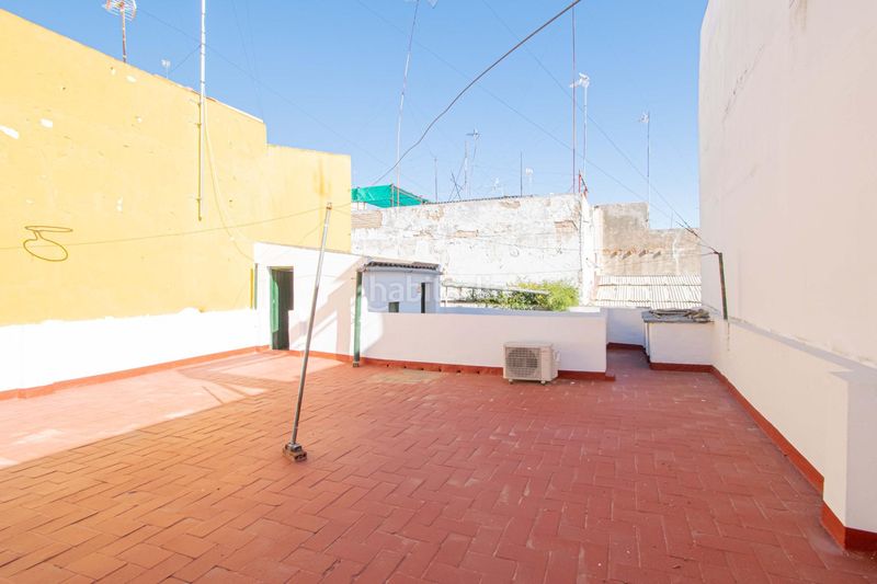 Foto 700dca31-a3f2-4f64-8839-13c45a62a4e9. Casa amb calefacció a Barrio del Nervión Sevilla