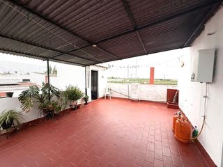 Casa in Aznalcázar. Chalet adosado en primera planta