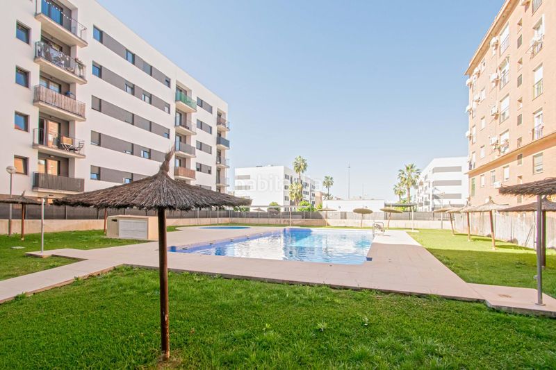 Foto 2cae9997-0d63-4e9b-b9d1-905ea670922c. Pis amb aparcament piscina a colores - entreparques Sevilla