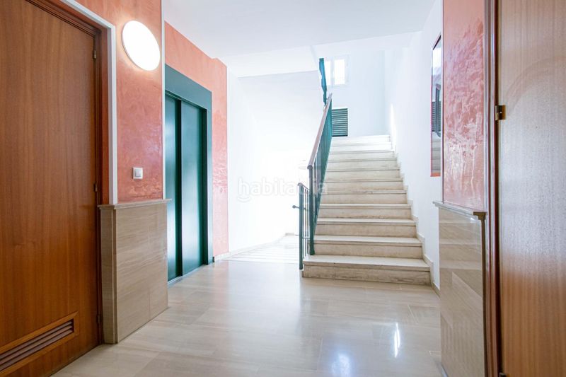 Foto 4f790a34-78e3-495d-9cee-13492a1ea80f. Pis amb aparcament piscina a colores - entreparques Sevilla