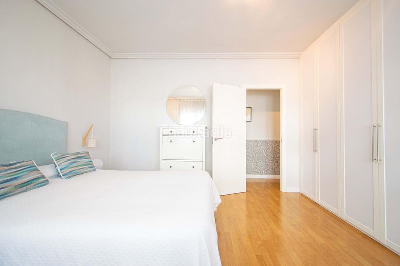 Foto 77e02991-4eca-48be-bf5d-eddca3db5ff9. Pis amb aparcament piscina a colores - entreparques Sevilla