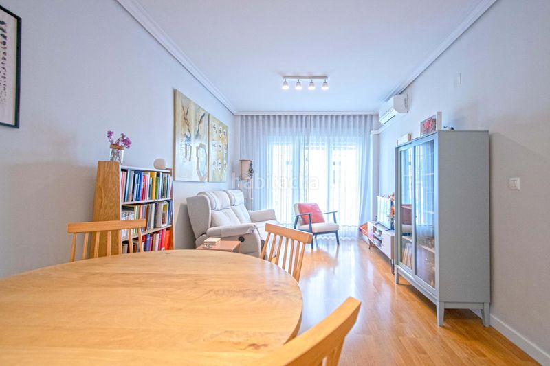 Foto e2d5a7b1-5b73-421f-b514-61adbf6ee239. Pis amb aparcament piscina a colores - entreparques Sevilla