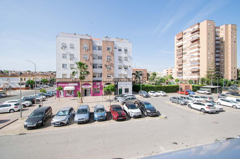 Foto c587061f-3786-46e0-bbdd-c90caa9a1c4a. Pis amb piscina a Centro Montequinto