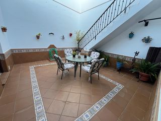 Casa adosada en Pilas. Gran vivienda adosada en pilas, cerca del polideportivo municipa