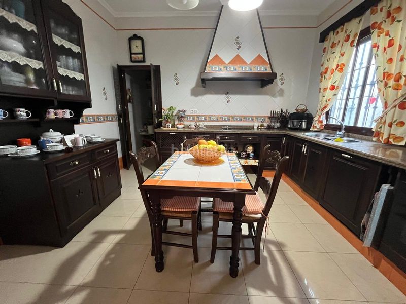 Foto 4ae4b437-cc5f-46f5-92e8-8773a19e422c. Casa adossada a Pilas
