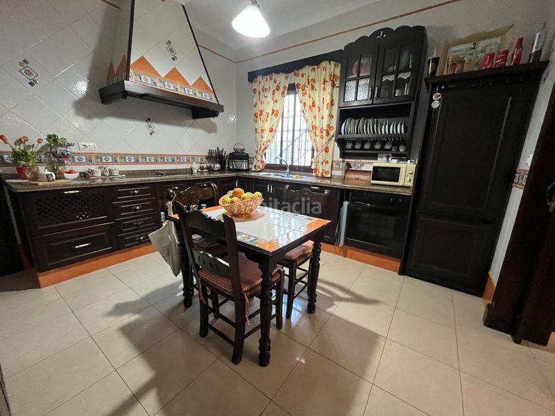 Foto b50d21ee-8252-42fa-81d6-56fcd3653127. Casa adossada a Pilas