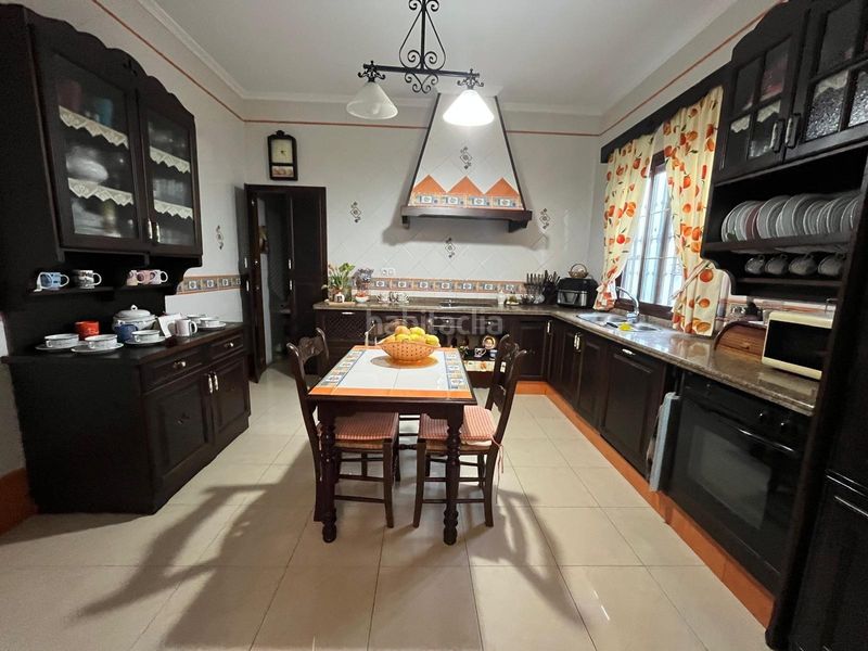 Foto c44bdc8a-620d-4ad2-923f-9121441da494. Casa adossada a Pilas