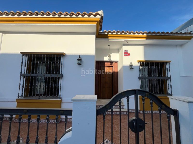 Foto f3997412-f7e1-49a8-956d-c2d57271d0cc. Casa adossada a Pilas