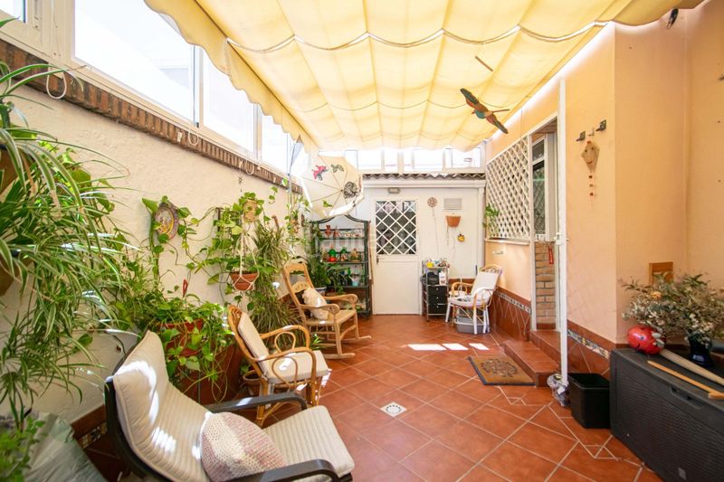 Foto ad9e50ae-d322-47e1-b0d2-2f989d6c31f0. Casa adossada amb piscina a colores - entreparques Sevilla