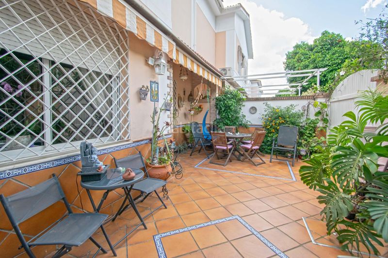 Foto ee3c77da-de95-44f6-8785-3f4bdda439a0. Casa adossada amb piscina a colores - entreparques Sevilla