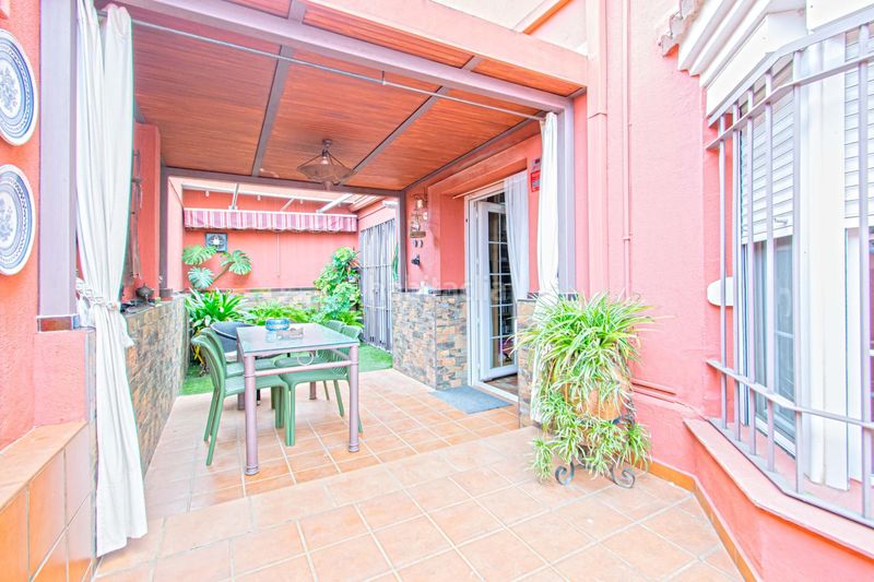 Foto 99ce0f59-bb08-4343-941e-aded83e80d6f. Casa adossada amb aparcament a Gines