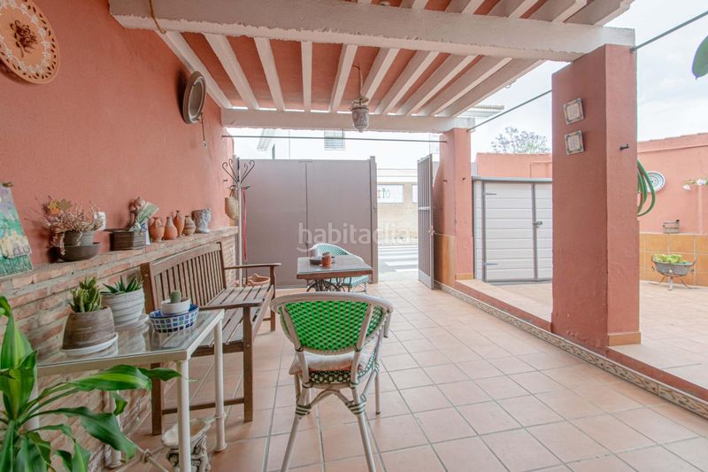 Foto b1908f7c-50c7-497a-bb2b-18ba79bd3c24. Casa adossada amb aparcament a Gines