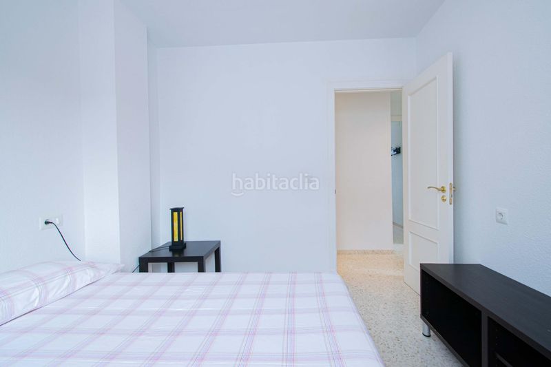 Foto 5cc4ff8d-8ac1-4689-b3cc-5c90be1653c4. Reihenhaus mit parking in Colegio Europa Espartinas