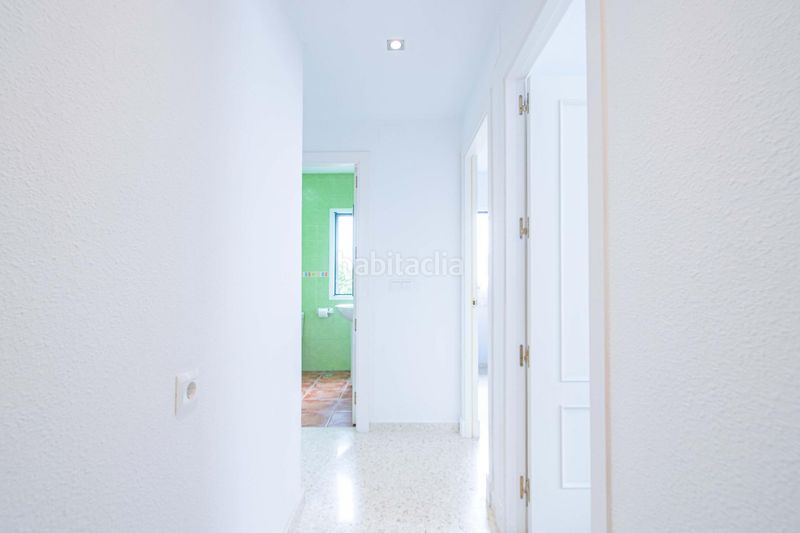 Foto a1183541-e848-4123-a424-f17323c5e23c. Reihenhaus mit parking in Colegio Europa Espartinas