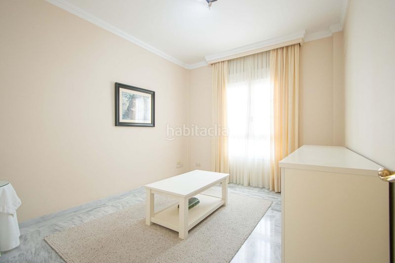 Foto b5472bbe-c840-4df8-af3c-d6e2904c950a. Casa aparellada amb aparcament a Consolación Utrera
