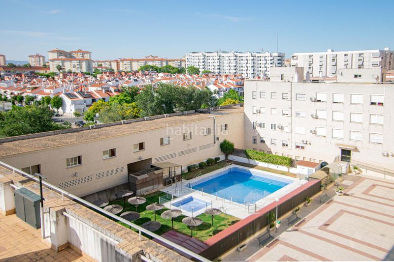 Foto ebf2e18b-9978-44b9-8387-369dcda6f956. Pis amb calefacció aparcament piscina a colores - entreparques Sevilla