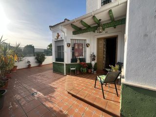 Chalet à Pilas. Magnifica oportunidad, gran chalet de esquina en pilas, junto me