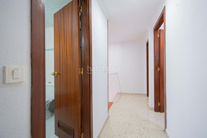 Foto 5114fafb-4d24-429b-96b9-863d724fbb4e. Casa adossada amb calefacció a colores - entreparques Sevilla