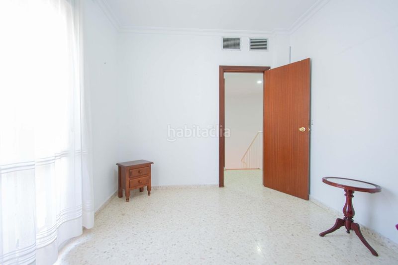 Foto da404b73-db89-48fa-baa4-c632b2ae7632. Casa adossada amb calefacció a colores - entreparques Sevilla