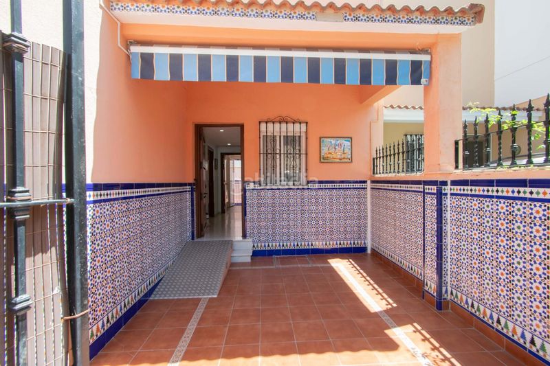 Foto dc0a3ecb-4389-49a4-9169-860f4f91ad78. Casa adossada amb calefacció a colores - entreparques Sevilla