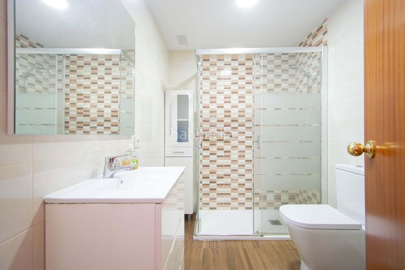 Foto e93bb6ac-375a-4935-a2ba-61a1d505e084. Casa adossada amb calefacció a colores - entreparques Sevilla