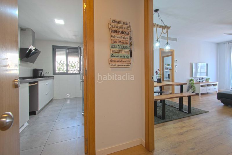 Foto ddf2cfef-1b55-443c-b99c-db3afcee74fa. Pis amb calefacció aparcament piscina a colores - entreparques Sevilla