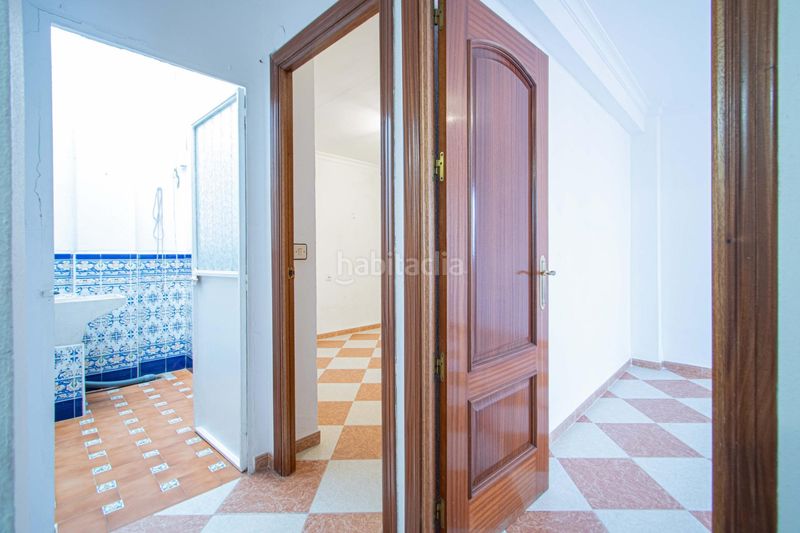 Foto 549f8f1d-6c3c-49c2-8631-cb89934c328e. Casa adossada amb aparcament a Torreblanca Sevilla