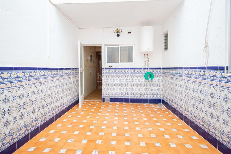 Foto abf92d45-ef26-4811-9e5d-ea0076263658. Casa adossada amb aparcament a Torreblanca Sevilla