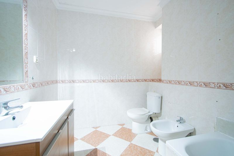 Foto f521003a-4bbb-45f2-b1c6-38d907f23daf. Casa adossada amb aparcament a Torreblanca Sevilla