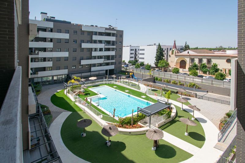 Foto 3ba89d18-3fae-4ade-ae50-ea1866961559. Pis amb calefacció aparcament piscina a colores - entreparques Sevilla